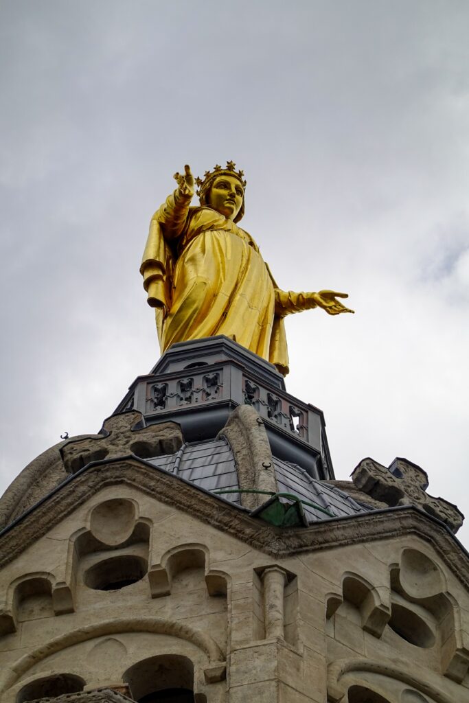 Statue En Or De La Vierge Marie Lyon 683x1024