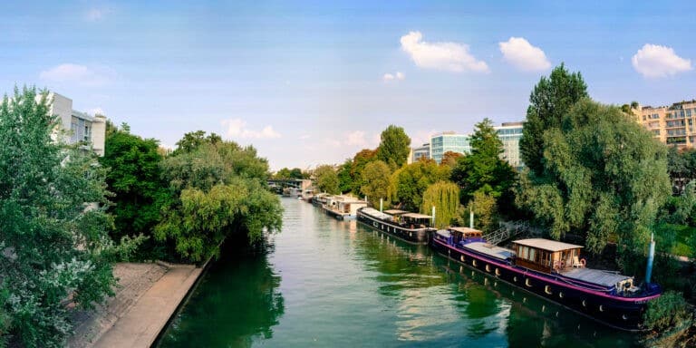 Location de bateau à quai : la réglementation en France