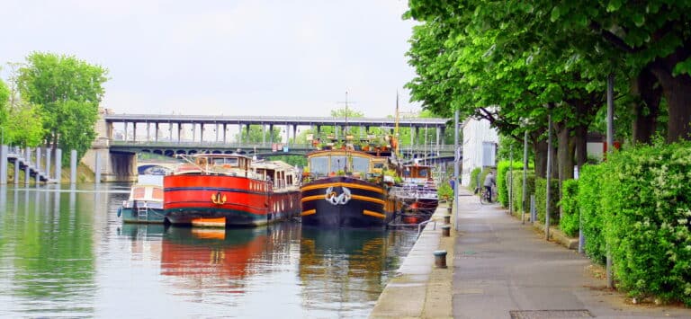 Location de bateau à quai : la réglementation en France